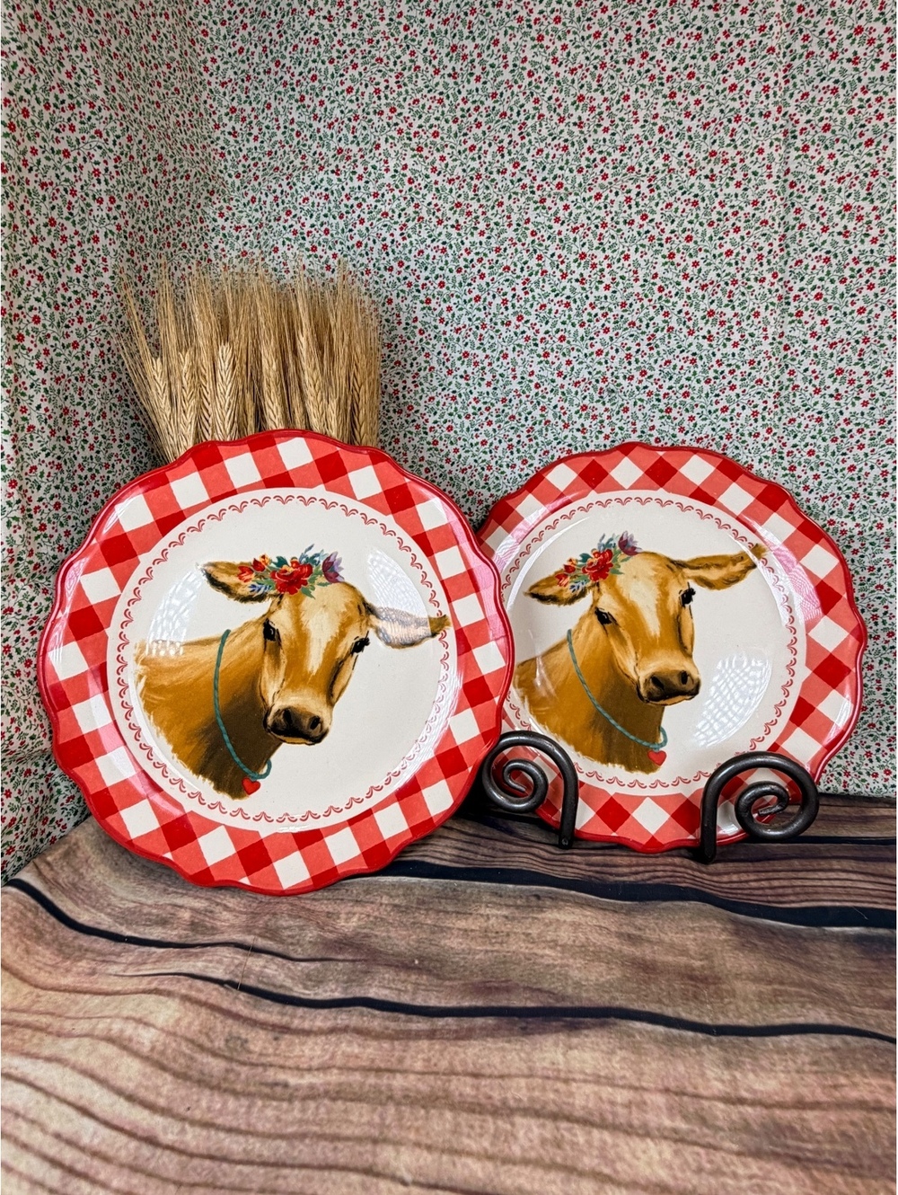 Cow motif ceramic plate set